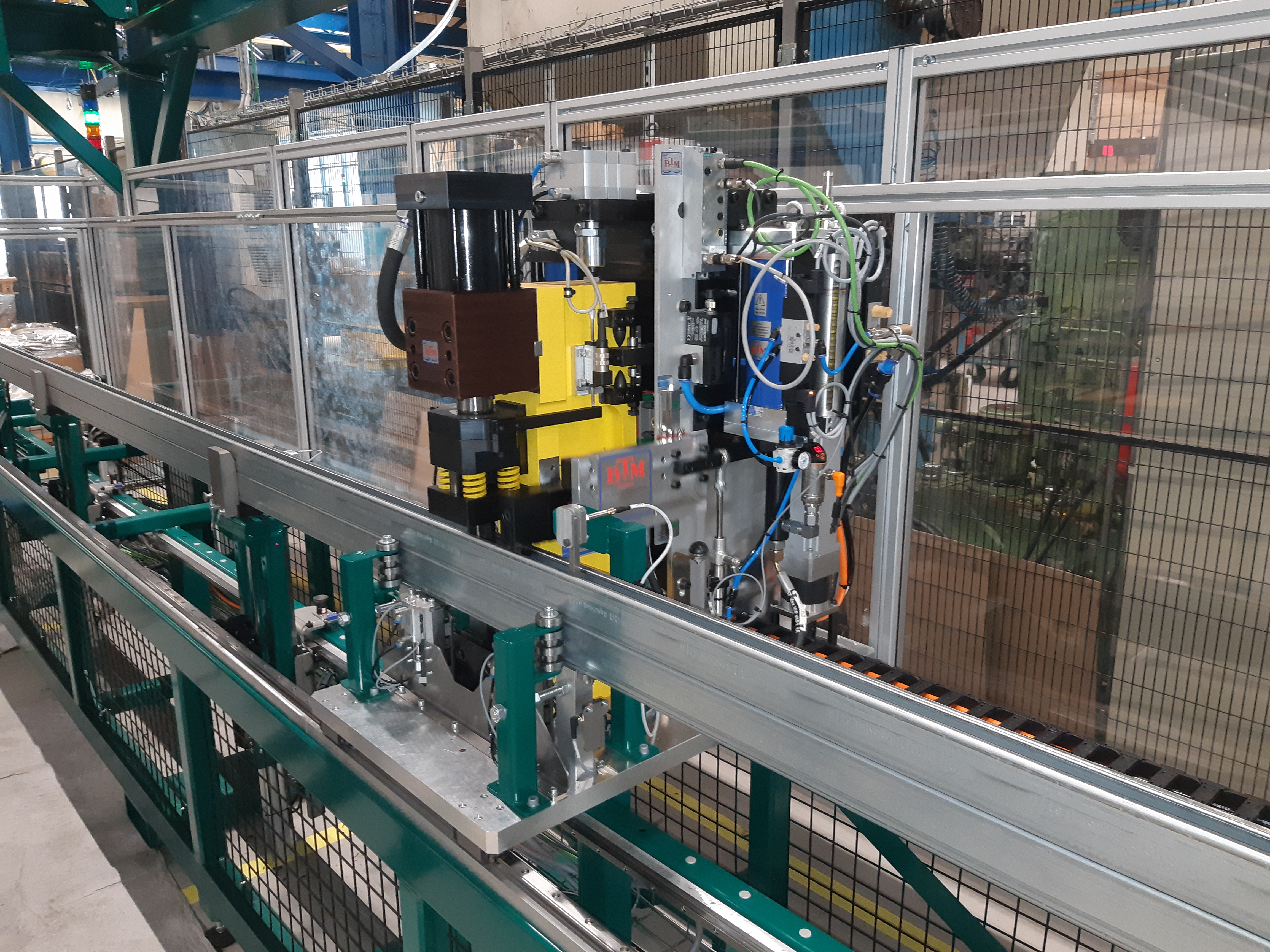 Automatische clinchmachine